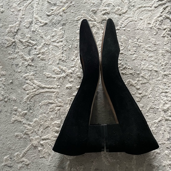 Manolo Blahnik Listony 30 Block-Heel Suede Pumps - Picture 3 of 4